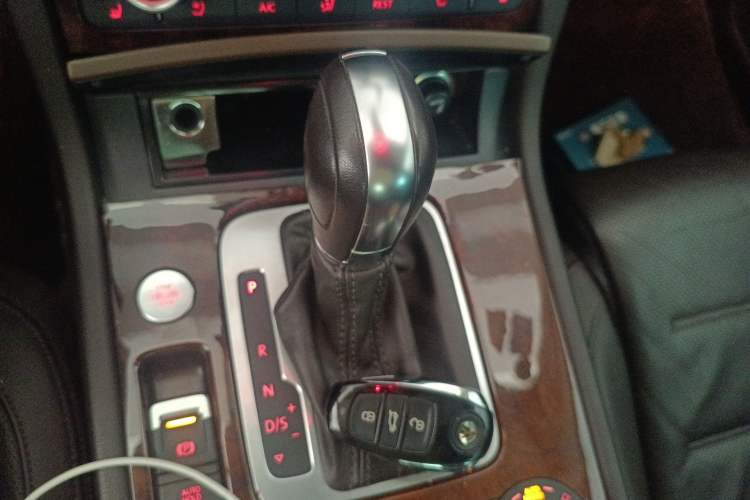 Used Volkswagen Touareg 2013 3.0 TSI X 10th Anniversary Limited Edition Gear Lever