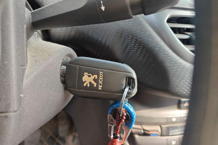 Used Peugeot 2008 2014 1.6L Manual Fashion Edition
