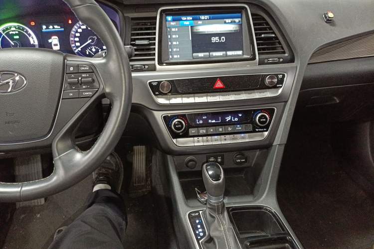 Used Hyundai Sonata Plug-in Hybrid 2018 2.0 PHS Smart Connect Version China VI Standard
