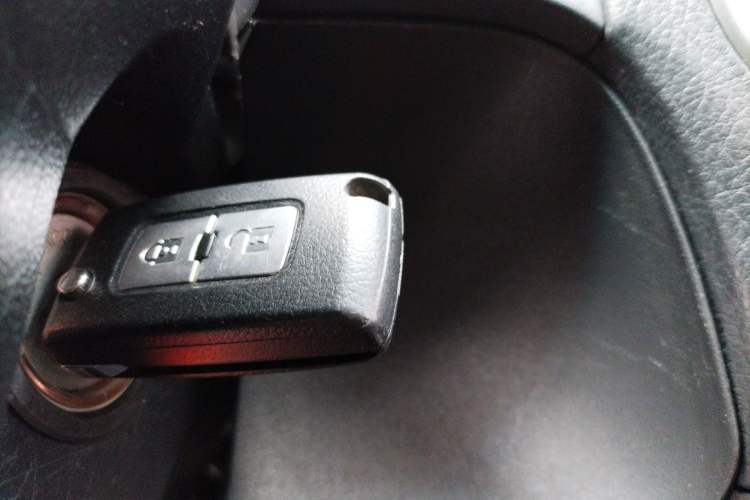 Used Mitsubishi Pajero 2018 3.0L Automatic Standard Edition Vehicle Key