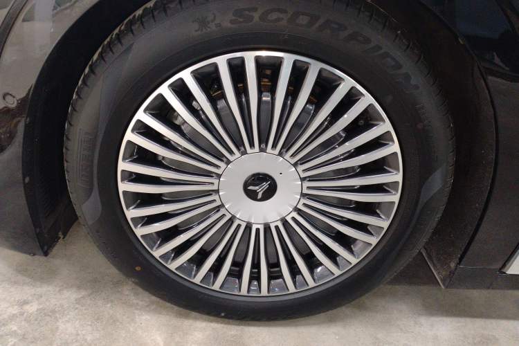 Used VOYAH Dream 2025 PHEV Four-Wheel-Drive Flagship Version – Qiankun Edition