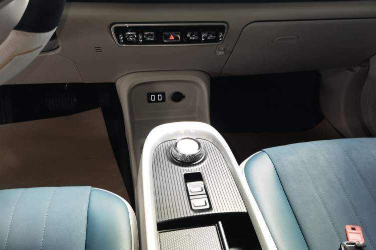 Used ORA Good Cat 2022 500 km Long-Range Luxury Version Lithium-NMC Gear Lever