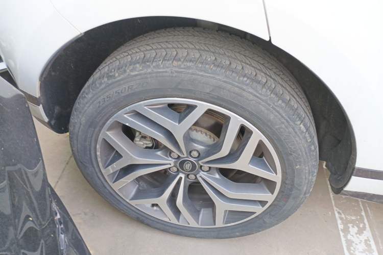 Used Land Rover Range Evoque 2022 Facelifted Aurora L 249 PS R-Dynamic Luxury Edition Right Rear Wheel Hub