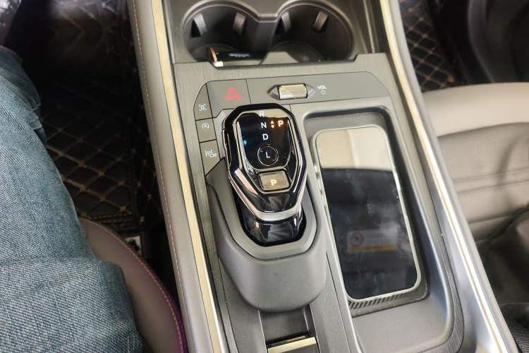 Used Ford Edge 2023 Ford Explorer L 2.0T EcoBoost Four-Wheel Drive 7-Seater Supreme Model Gear Lever