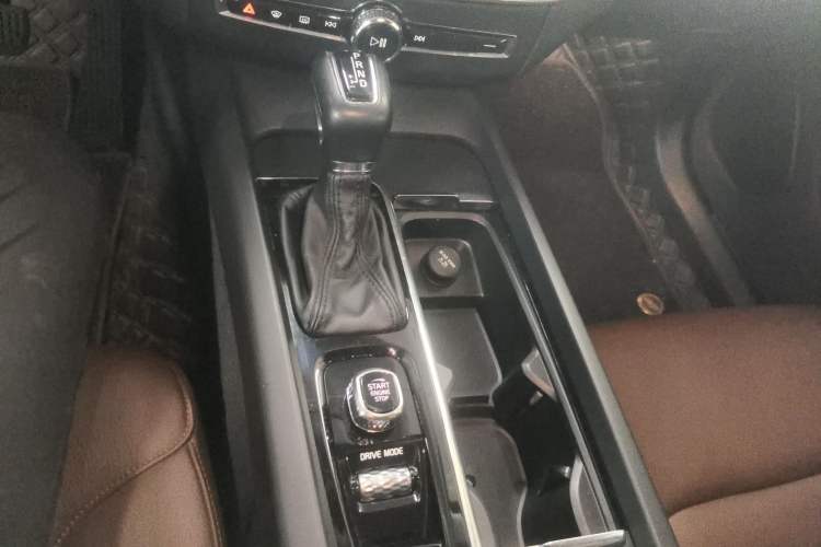 Used Volvo XC60 2019 T5 4x4 Smart Edition China VI Standard
