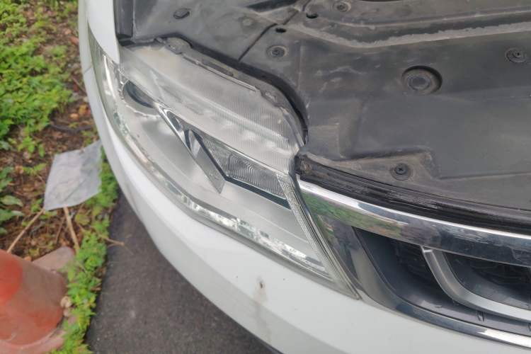 Used Geely Auto Emgrand X7 Sport 2016 2.0L Manual ZhiShang Version Right Front Headlight