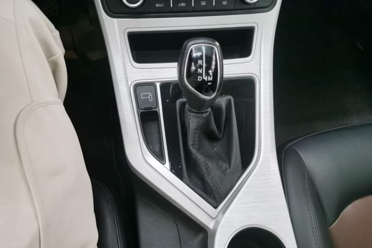 Used Geely Auto Vision 2019 Upgraded Model 1.5L CVT Prestige Version China VI Standard Gear Lever
