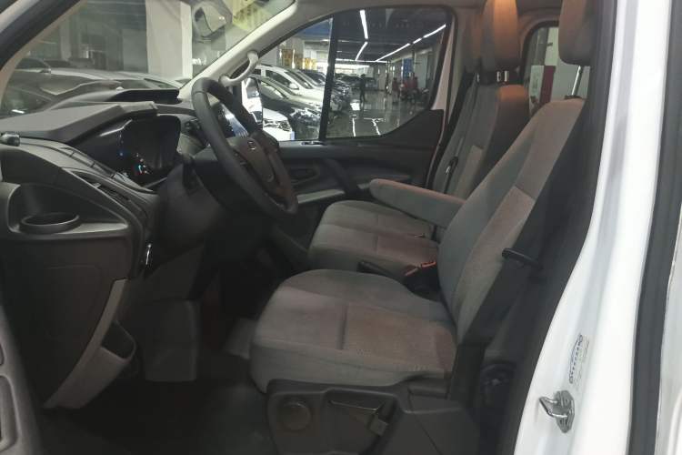 Used Ford Transit 2019 2.0T Gasoline Automatic Multi-Function Commercial Vehicle Short Wheelbase Low Roof 6-Seater China VI Standard