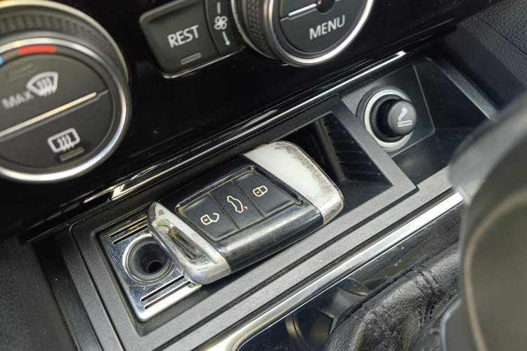 Used Volkswagen Magotan 2019 330TSI DSG Luxury Version China VI Standard Vehicle Key