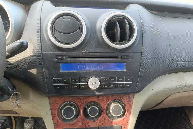 Used CHANGAN KAICHENG Ounuo S 2014 1.3L Elite Model Audio And AC Panel