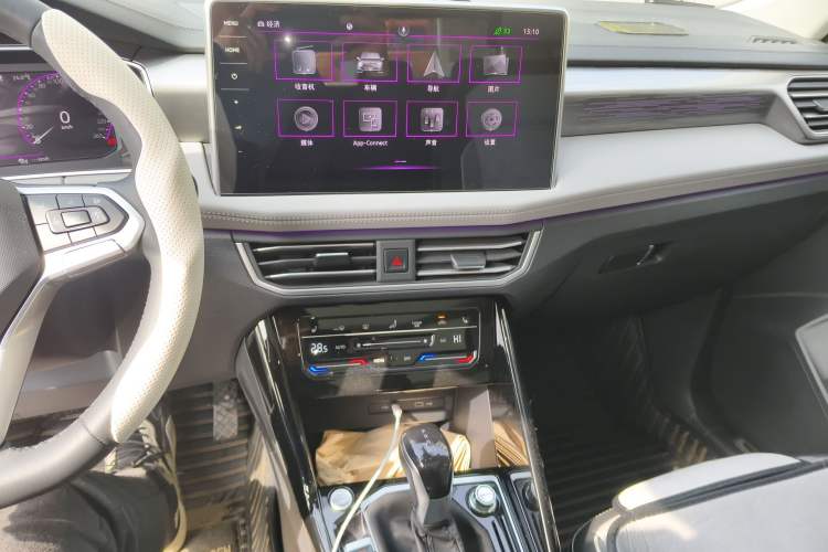 Used Volkswagen Tayron 2023 330TSI Two-Wheel-Drive R-Line High-Energy Version Audio And AC Panel