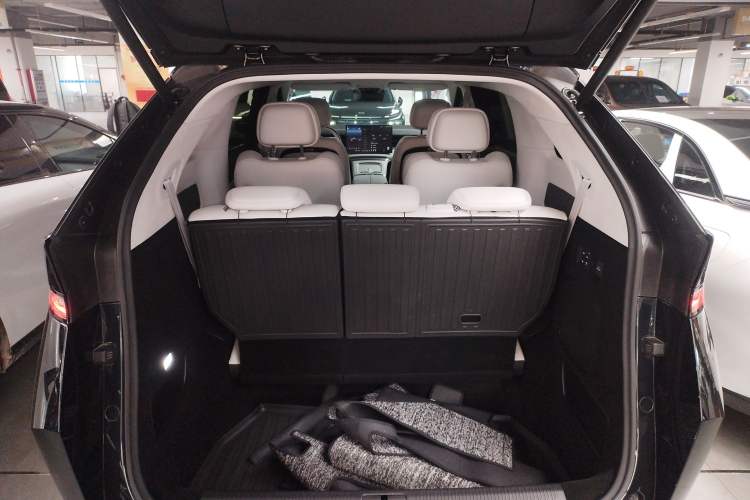 Used XPeng X9 2024 610 Long-Range Max
