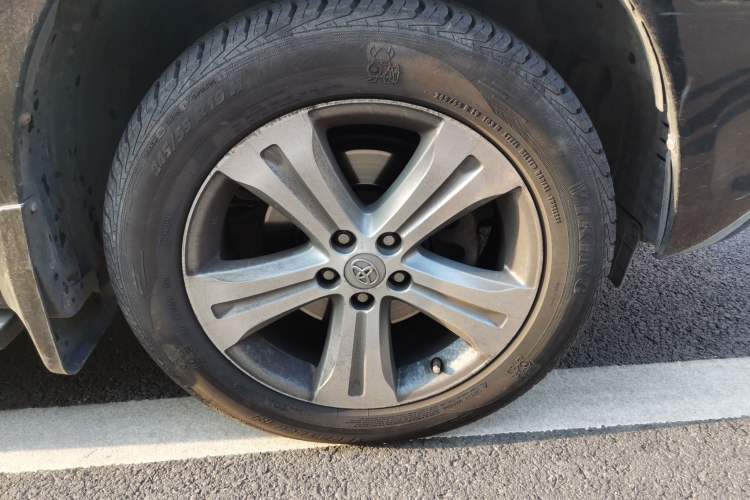 Used Toyota Highlander 2009 3.5L 4x4 7-Seater Luxury Edition Right Front Wheel Hub