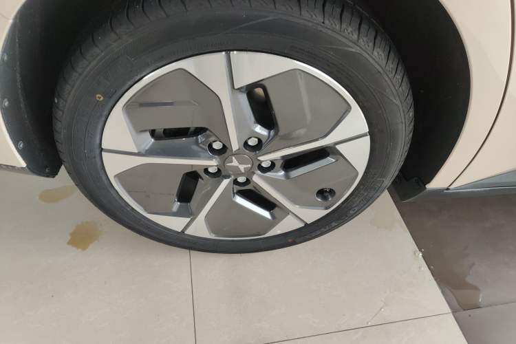 Used XPeng MONA M03 2024 620 with Ultra-Long Range Exterior 5