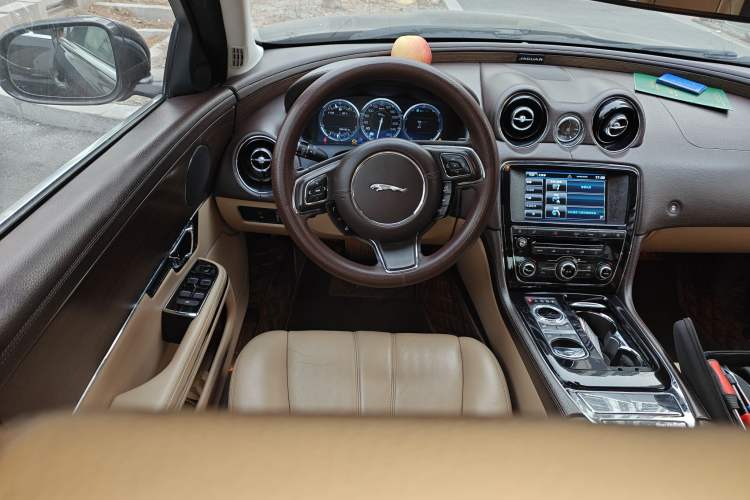 Used Jaguar XJ 2014 XJL 2.0T Two-Wheel-Drive Elegant Business Edition
