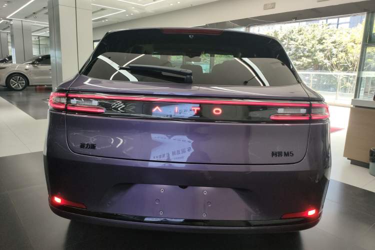 Used Hima AITO M5 2025 Extended-Range Ultra All-Wheel-Drive Version
