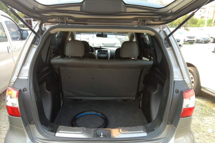 Used Nissan Livina 2013 1.6XE Manual Comfort Edition Trunk