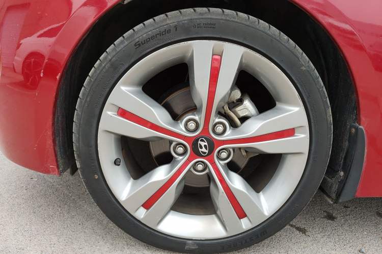 Used Hyundai Veloster 2011 1.6L Automatic Flagship Edition Left Front Wheel Hub