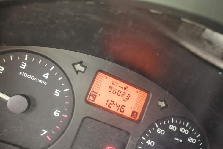 Used Wuling Rongguang 2011 1.2L Standard Version Odometer Close Up