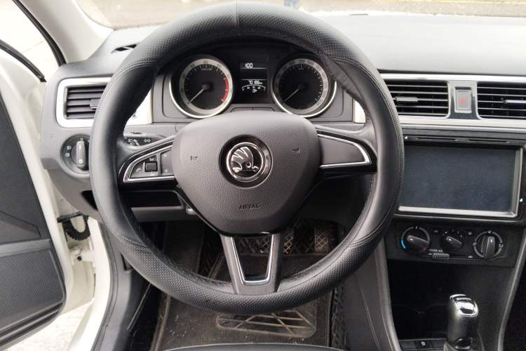 Used Skoda Rapid Spaceback 2019 1.5L Automatic Comfort Edition Steering Wheel