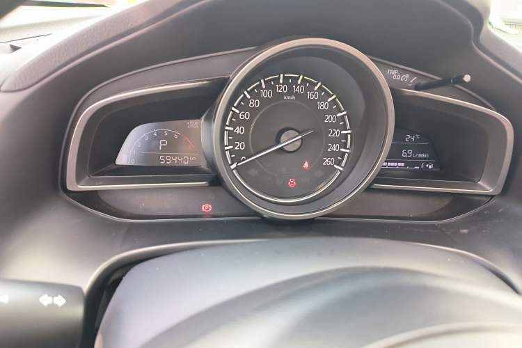 Used Mazda 3 Axela 2017 Sedan 1.5L Automatic Luxury Model Emission Standard China V Instrument Cluster