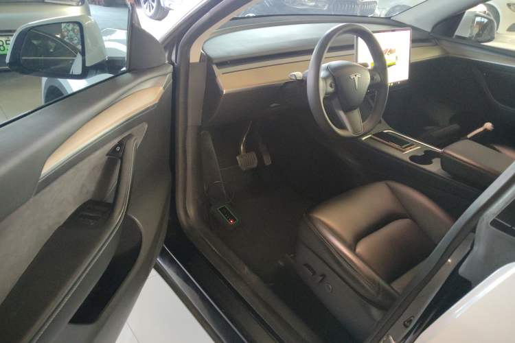 Used Tesla Model Y 2022 Rear-Wheel-Drive Version
