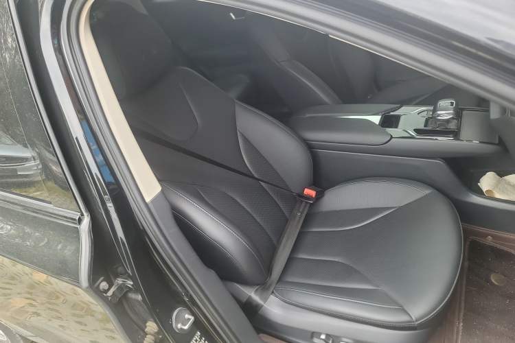 Used Hongqi E-QM5 2023 Base Travel Edition Right Front Seat