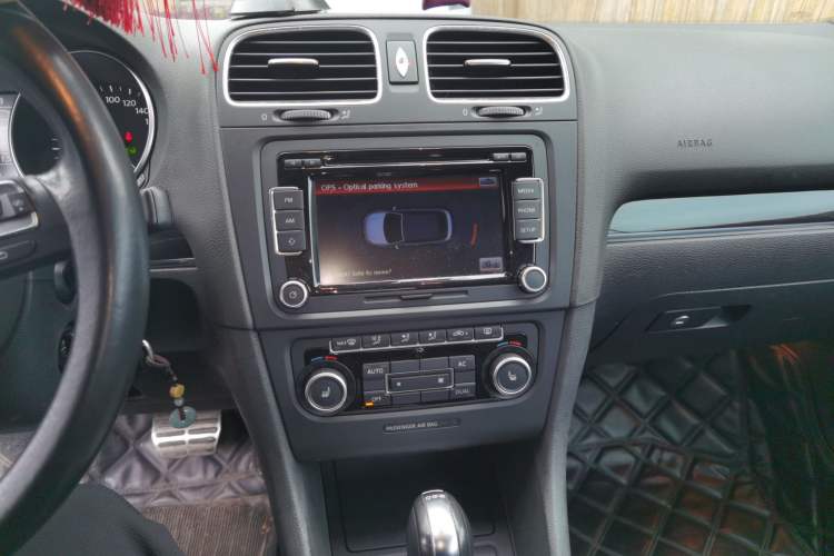 Used Volkswagen Golf 2012 1.4TSI Luxury Convertible Edition Audio And AC Panel