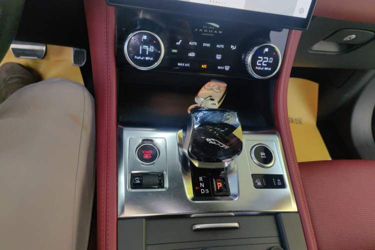 Used Jaguar F-PACE 2022 P250 R-Dynamic BLACK
