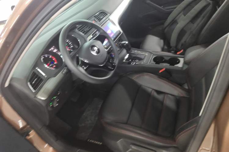 Used Volkswagen Lamando 2017 230TSI DSG Fashion Edition
