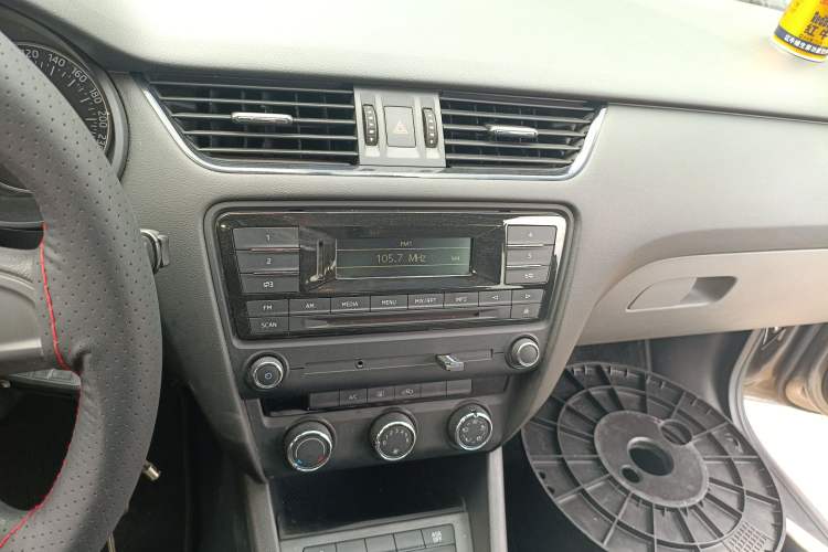 Used Skoda Octavia 2015 1.6L Manual Eado Edition