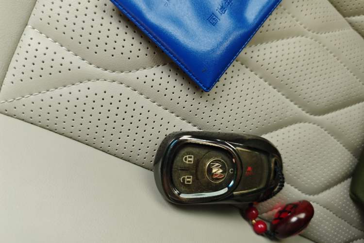 Used Buick GL8 2020 Land Cruiser Executive Class 652T Comfort Model Vehicle Key