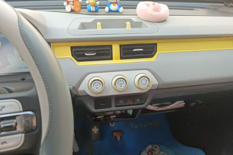 Used Chery QQ Ice Cream 2022 170km Sundae Phosphate Lithium-Ion