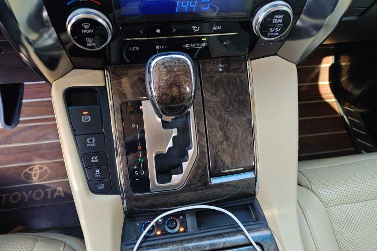 Used Toyota Vellfire 2020 Dual-Engine 2.5L HV Prestige Edition Gear Lever