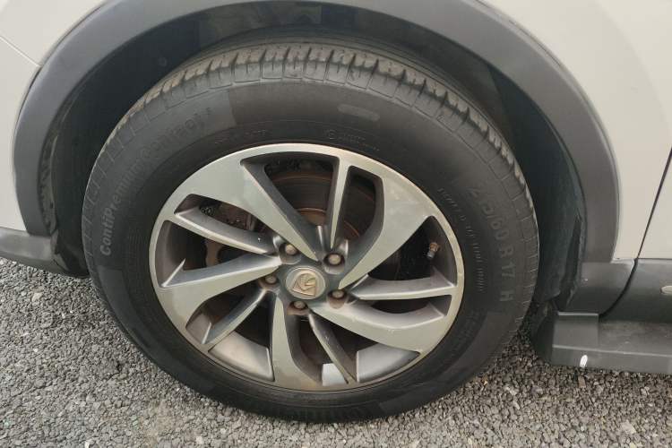 Used Baojun 560 2016 1.5T Manual Luxury Model Left Front Wheel Hub