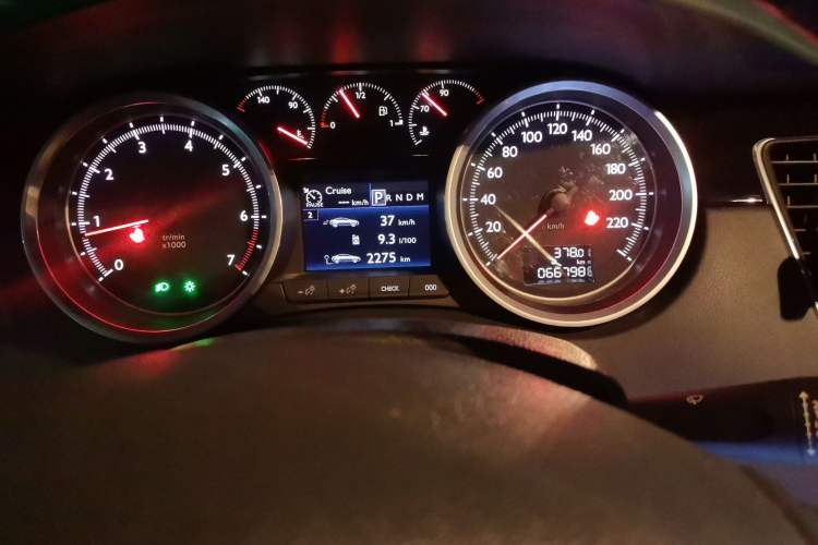 Used Peugeot 508 2013 2.3L Roland Garros Edition Odometer Close Up