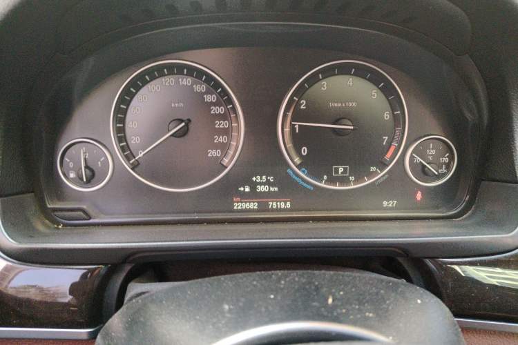 Used BMW 5 Series 2014 525Li Leading Model
