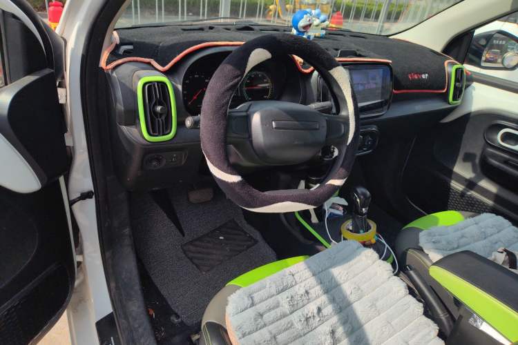 Used Roewe Clever 2021 302 km New Four-Seater Super-Efficient Version
