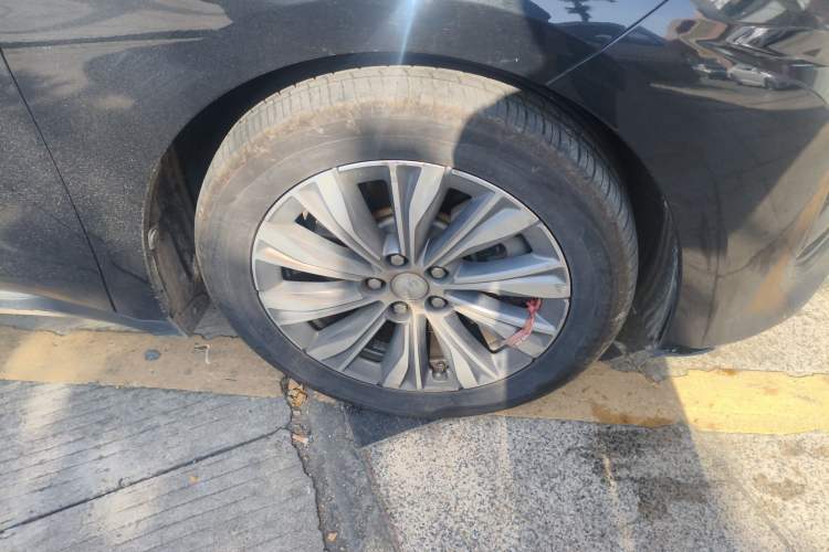 Used Hongqi E-QM5 2022 431 km Charge & Enjoy Edition