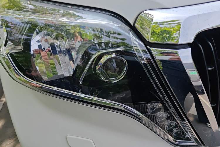 Used Toyota Prado 2014 2.7L Automatic Luxury Edition Right Front Headlight