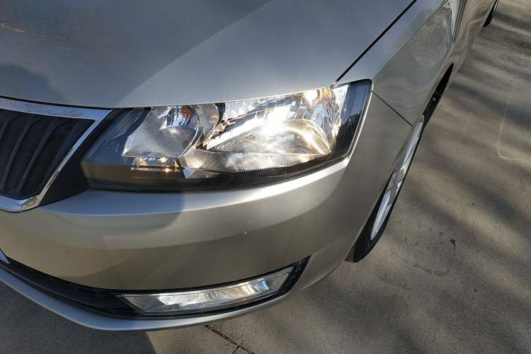 Used Skoda Rapid 2015 1.6L Automatic Smart Selection Model
