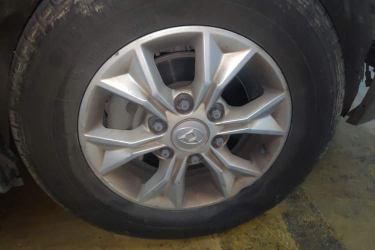 Used SAIC MAXUS G10  Right Front Wheel Hub