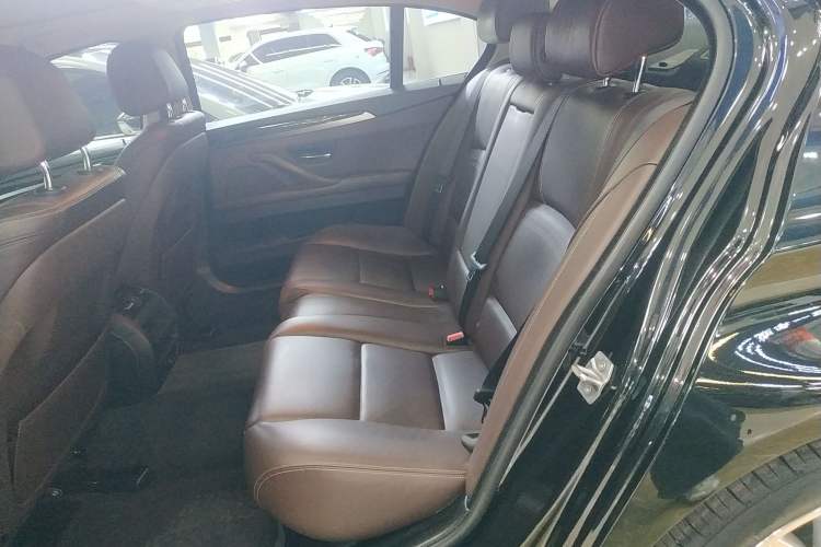 Used BMW 5 Series 2017 525Li Luxury Design Package Left Rear Seat