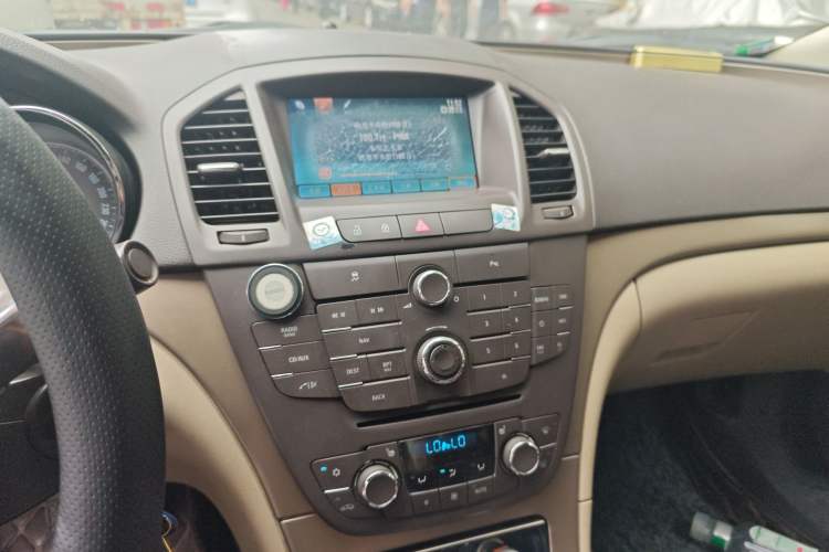 Used Buick Regal 2011 2.4L SIDI Elite Edition Audio And AC Panel