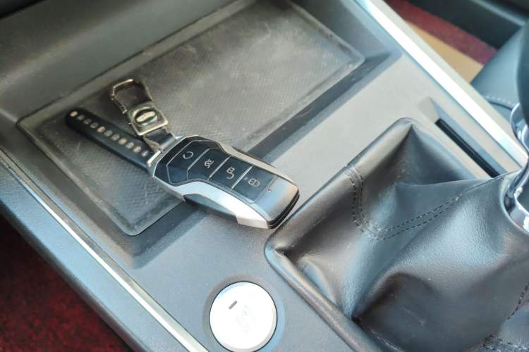 Used BYD Qin Pro 2019 Super Edition 1.5TI Manual Smart Connect Powerful Model China VI Standard