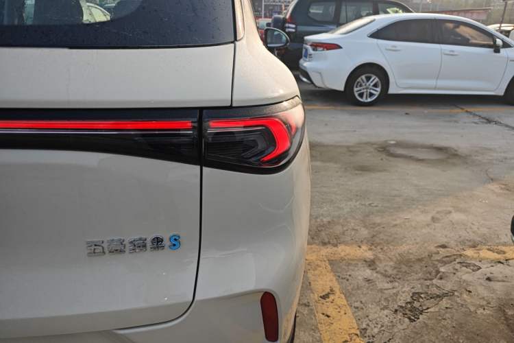 Used Wuling Bingo S 2025 Model 325km Deluxe Edition
