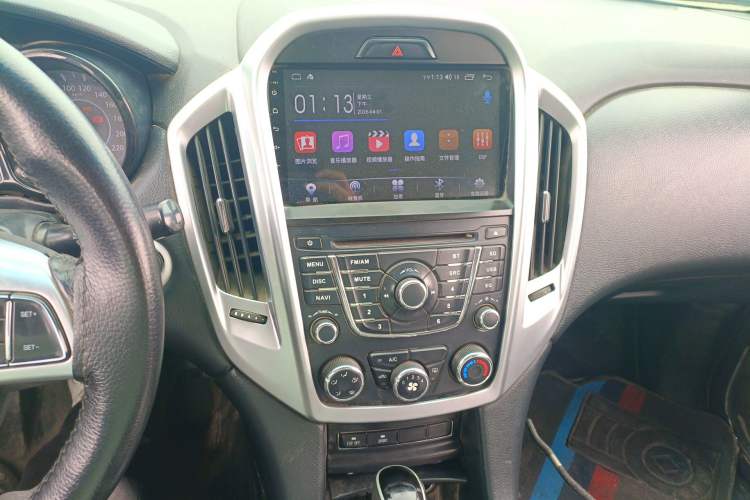 Used JMC Yusheng S350 2013 2.4T Automatic 2WD Diesel Luxury Edition 5 Seats Audio And AC Panel