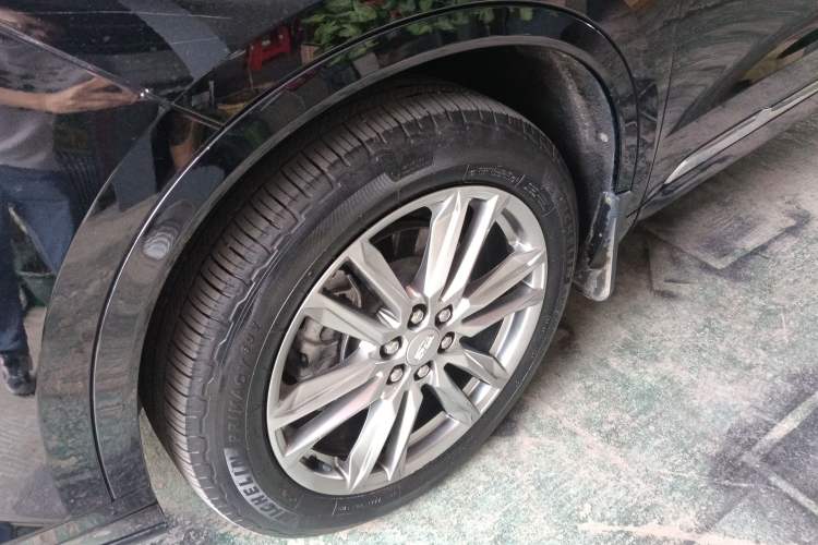 Used Cadillac XT6 2021 2.0T Six-Seater Four-Wheel-Drive Luxury Version Left Front Wheel Hub