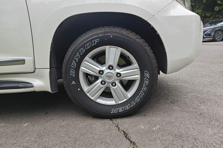 Used Toyota Land Cruiser 2012 4.0L Automatic GX-R Right Front Wheel Hub