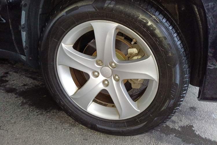 Used Geely Auto GX9 2014 2.4L Automatic Two-Wheel Drive Prestige Version Right Front Wheel Hub